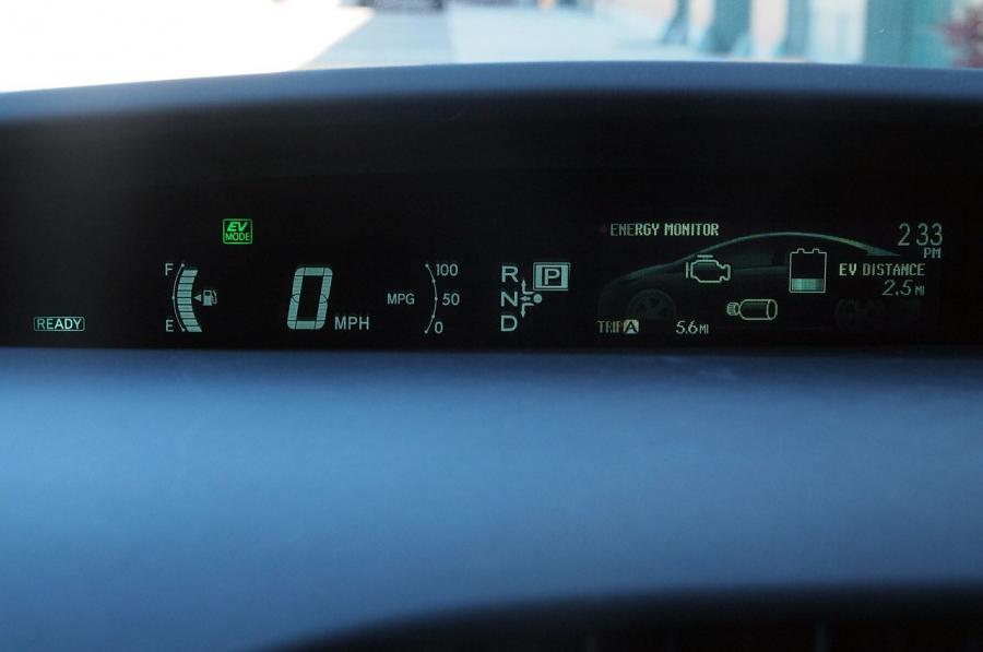  Toyota Prius Plug-In Hybrid 2012 года  (фото 55 из 75)